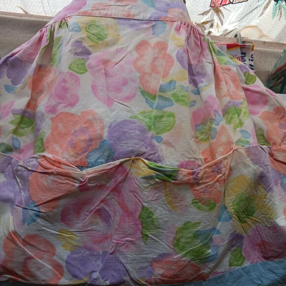Vintage Floral Half Apron With Pastel Watercolor Design & Pockets - Picture 6 of 7
